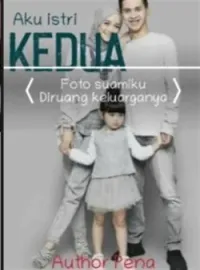 Foto Suamiku Diruang Keluarganya